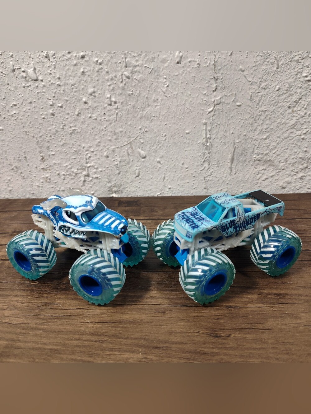 Spin Master Monster Jam Fire & Ice Blue Thunder & Monster Mutt Truck Lot Of 2